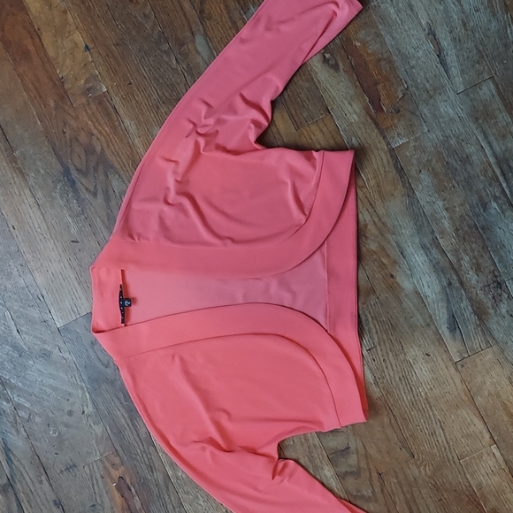 9 for $10 M&M Cropped cardigan - Picture 4 of 7